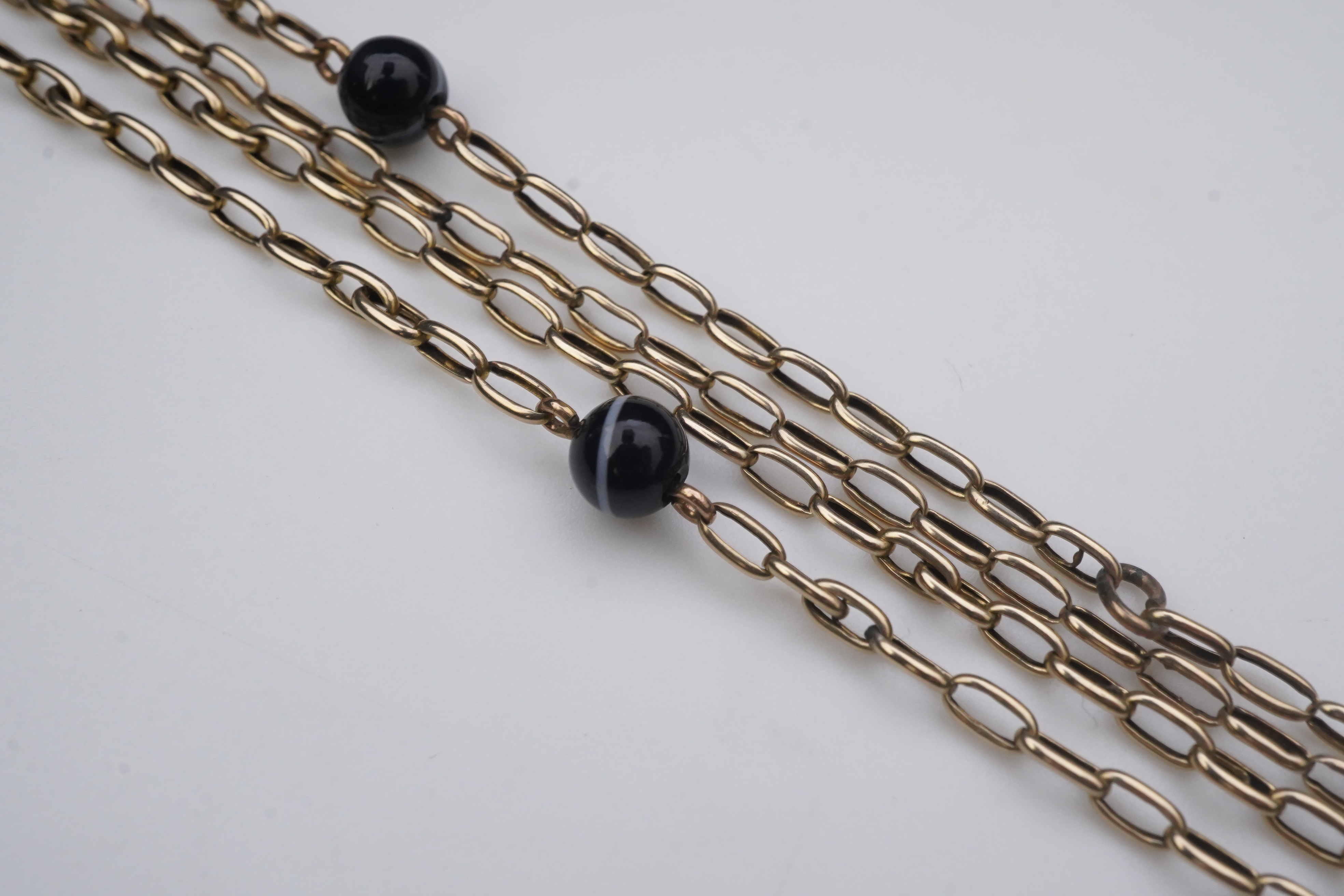 An elegant onyx longchain necklace, early 20th century